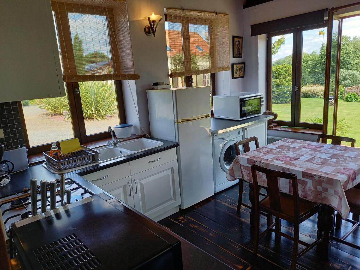La Gasteboisiere With Swimming Pool And Games Room Le Mesnil-Adelee 外观 照片